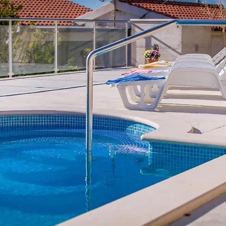 Gostinjska kuća Emil 3442 3*