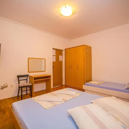 Emil 3442 Gostinjska kuća Lokva Rogoznica