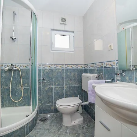 Emil 3442 Gostinjska kuća 3*