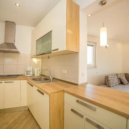 Emil 3442 Gostinjska kuća