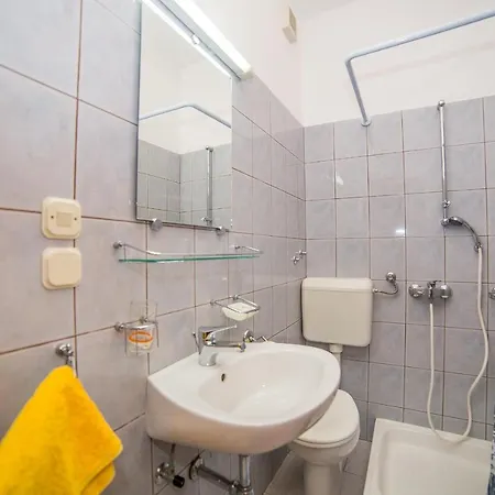 Gostinjska kuća Emil 3442 Lokva Rogoznica