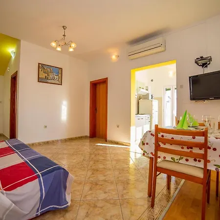 Emil 3442 Gostinjska kuća 3*