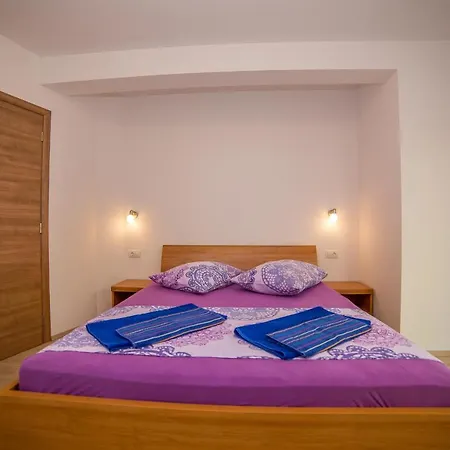 Gostinjska kuća Emil 3442 Lokva Rogoznica