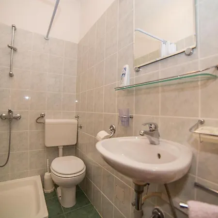 Emil 3442 Gostinjska kuća 3*