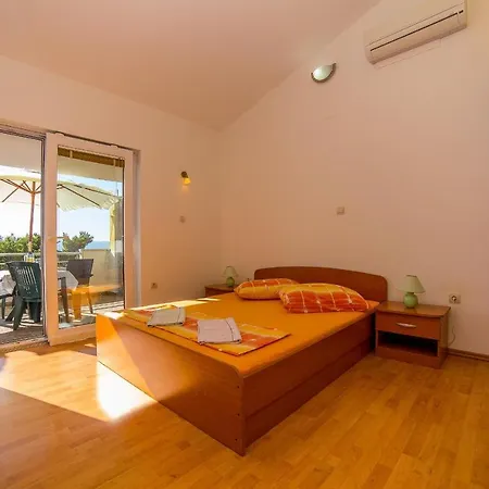 Emil 3442 Gostinjska kuća Lokva Rogoznica