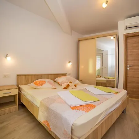 Gostinjska kuća Emil 3442 Lokva Rogoznica