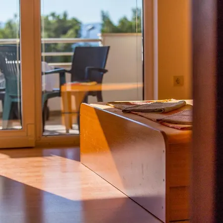 Emil 3442 Gostinjska kuća Lokva Rogoznica